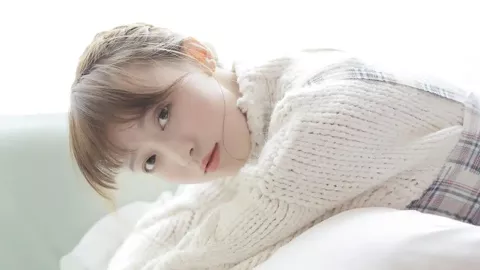 残疾单亲妈妈用嘴绣鞋垫