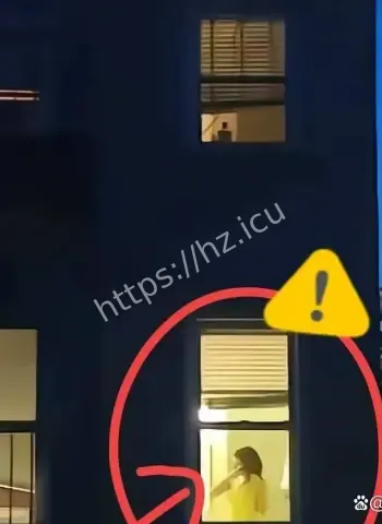 女子在家被偷拍